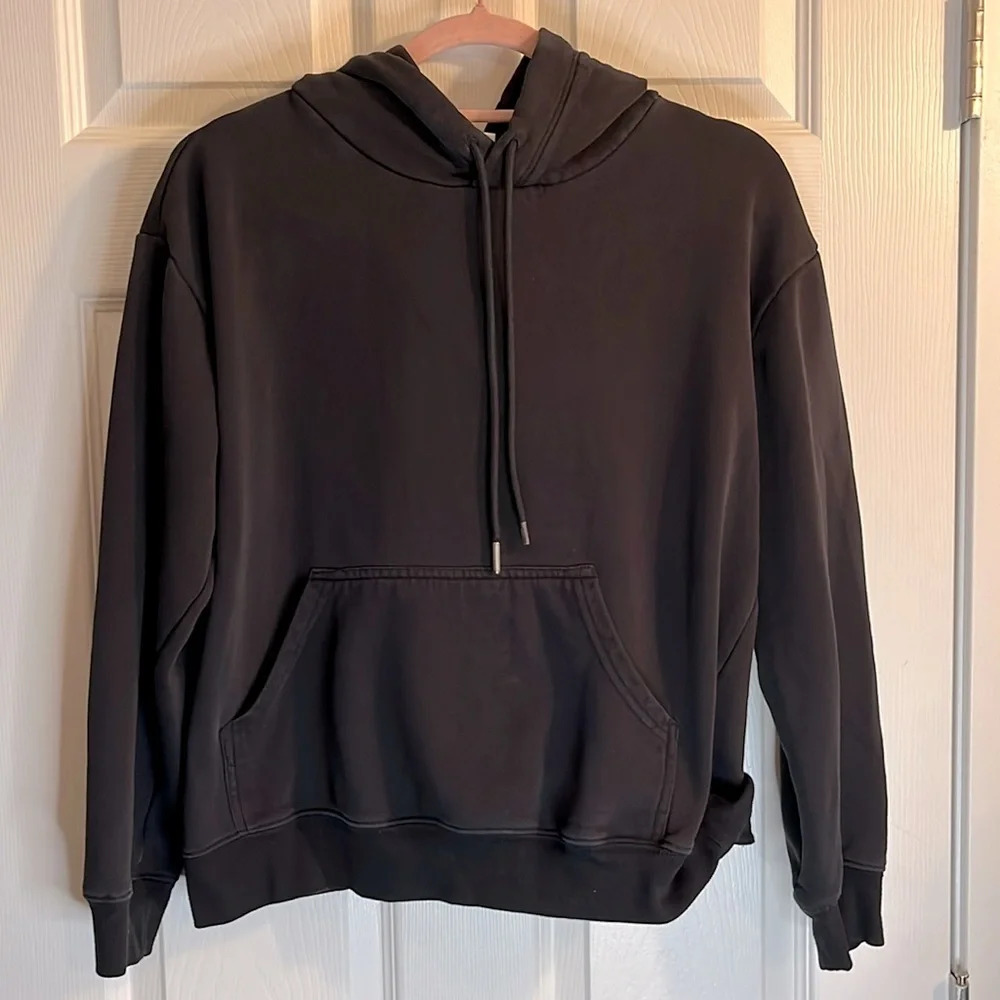 H&M simple boxy hoodie women’s S black front pouch